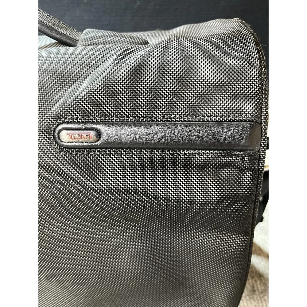 TUMI Messenger Bag Black Nylon Laptop Briefcase Mens Expandable Shoulder 18